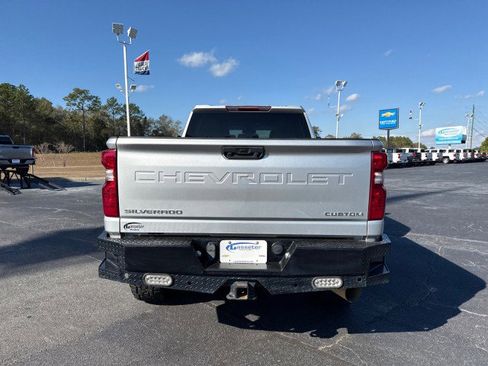 Used 2022 Chevrolet Silverado 2500 Custom w/ Custom Value Package image 4