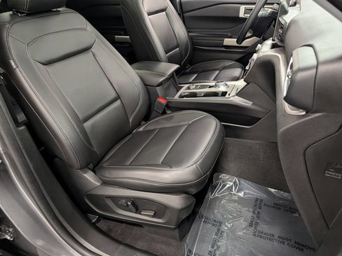 Used 2023 Ford Explorer XLT w/ Equipment Group 202A AWD/4WD image 36
