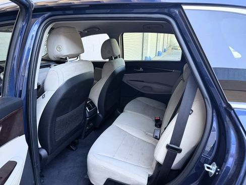Used 2017 Kia Sorento FWD image 15