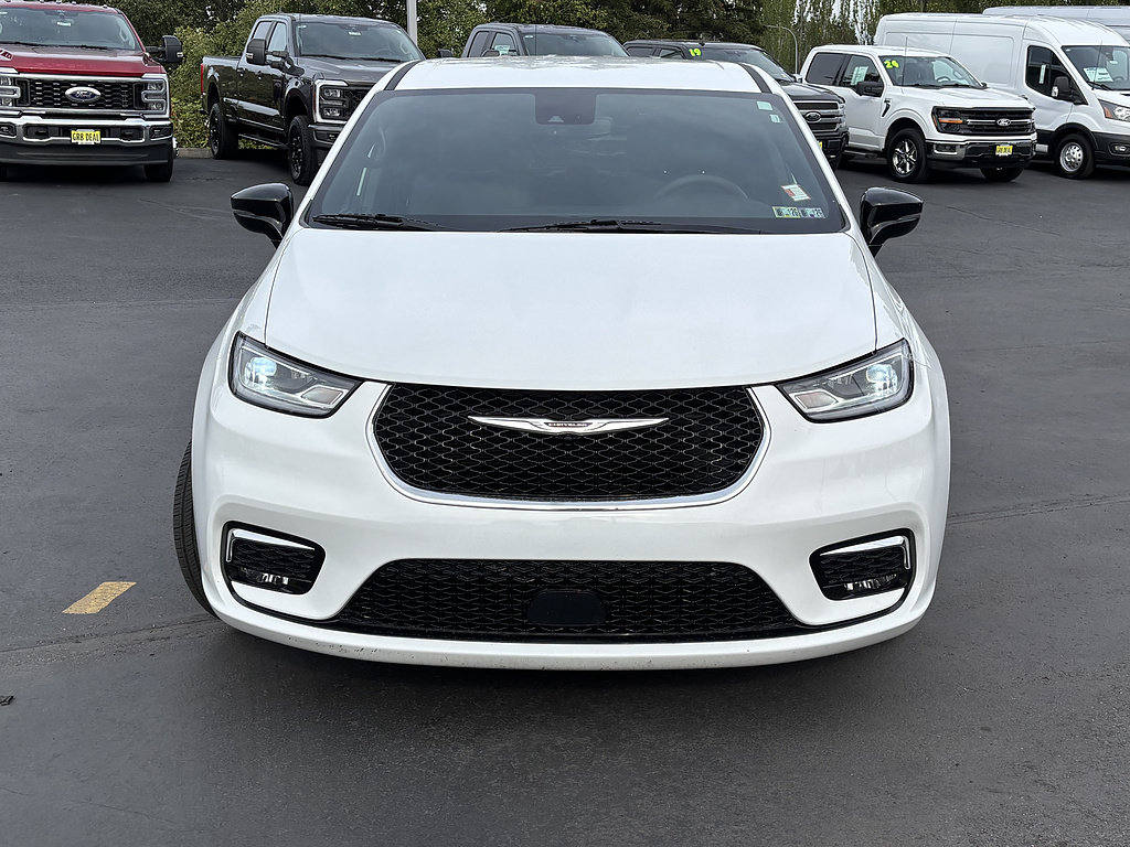 Used 2025 Chrysler Pacifica Select FWD image 2