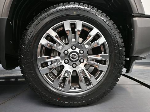 Used 2017 Nissan Titan Platinum Reserve AWD/4WD image 15