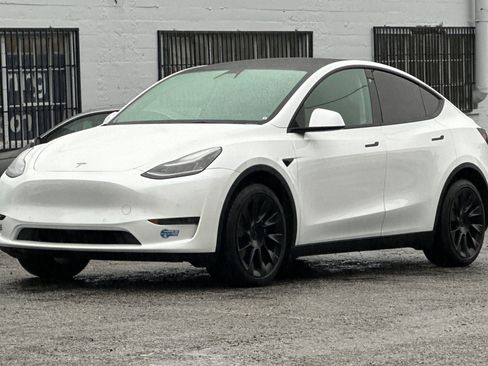 Used 2021 Tesla Model Y Long Range image 8