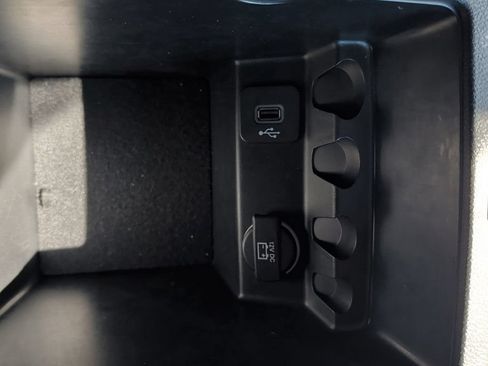 Used 2018 Jeep Cherokee Limited AWD/4WD image 25