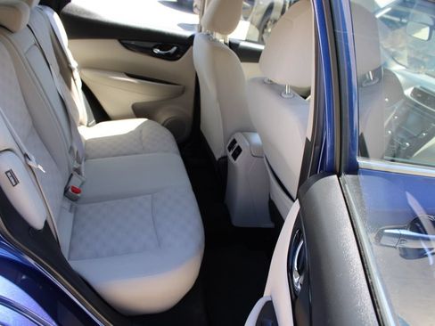 Used 2020 Nissan Rogue Sport SV FWD image 11