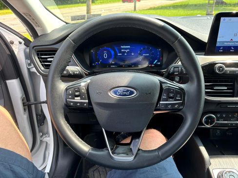 Used 2022 Ford Escape SEL w/ Technology Package image 21