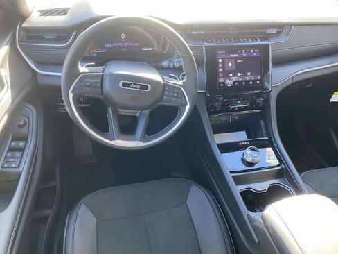 New 2025 Jeep Grand Cherokee L Altitude image 19