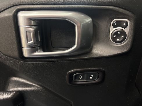 Used 2018 Jeep Wrangler Unlimited Sport S image 13