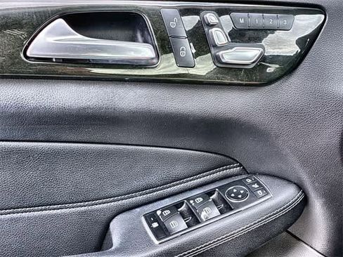 Used 2019 Mercedes-Benz GLE 400 4MATIC image 41