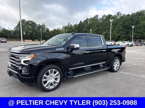 Used 2022 Chevrolet Silverado 1500 High Country w/ High Country Premium Package AWD/4WD image 3