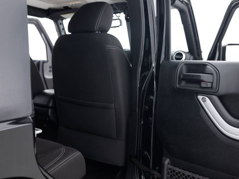 Used 2017 Jeep Wrangler Unlimited Sahara w/ Connectivity Group image 30