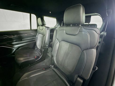 Used 2022 Jeep Grand Cherokee L Laredo image 22