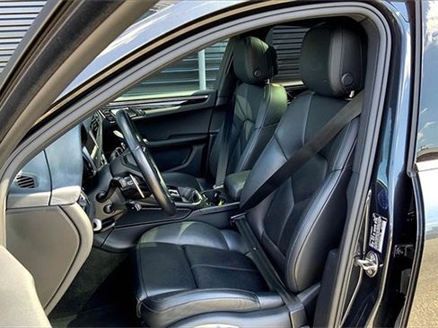Used 2023 Porsche Macan image 5