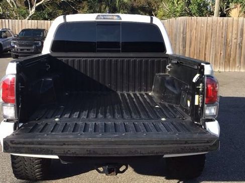 Used 2020 Toyota Tacoma TRD Sport image 9