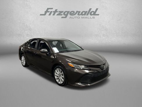 Used 2018 Toyota Camry LE FWD image 9