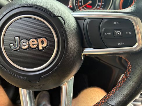 Used 2023 Jeep Gladiator Mojave AWD/4WD image 37