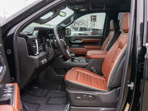 Used 2025 GMC Sierra 1500 Denali Ultimate image 11