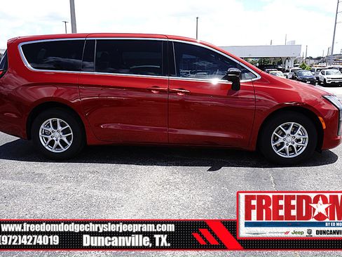 New 2027 Chrysler Pacifica Select FWD image 6