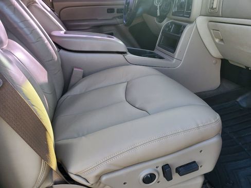 Used 2006 Chevrolet Avalanche Z71 w/ Sun And Sound Package image 38