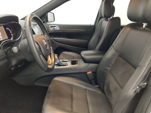Used 2019 Jeep Grand Cherokee Laredo w/ Laredo X Package RWD image 17