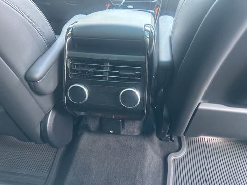 Used 2025 Land Rover Range Rover Sport SE image 16