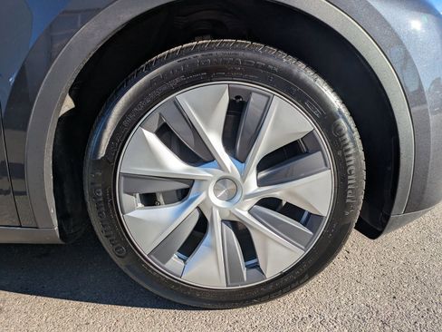 Used 2024 Tesla Model Y Long Range image 29