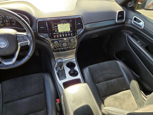 Used 2019 Jeep Grand Cherokee Altitude image 12
