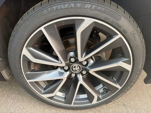 Used 2020 Toyota Corolla SE w/ SE Premium Package FWD image 12