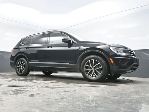 Used 2021 Volkswagen Tiguan SE image 31