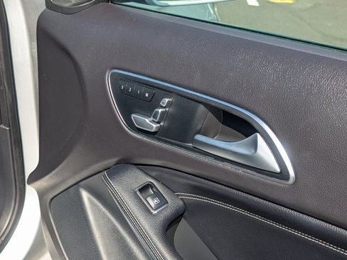 Used 2019 Mercedes-Benz GLA 250 4MATIC image 33