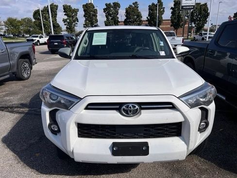 Used 2024 Toyota 4Runner SR5 AWD/4WD image 2