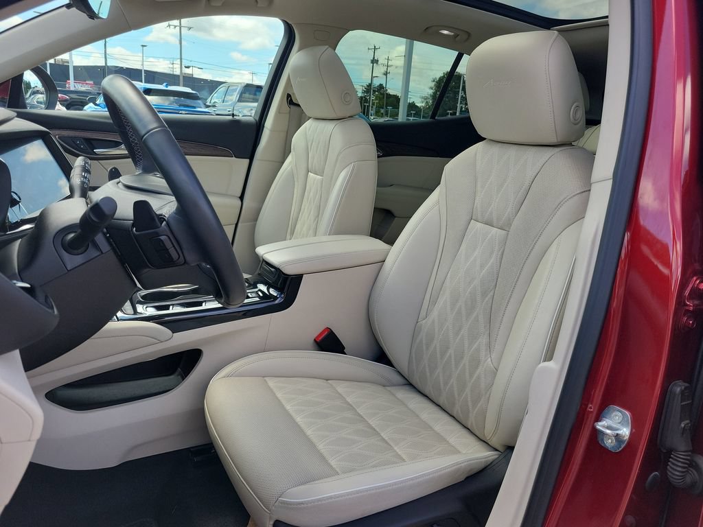 Used 2022 Buick Envision Avenir w/ Technology Package II AWD/4WD image 17