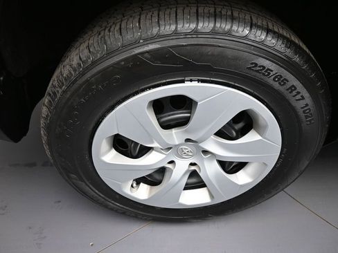 Used 2020 Toyota RAV4 LE AWD/4WD image 12