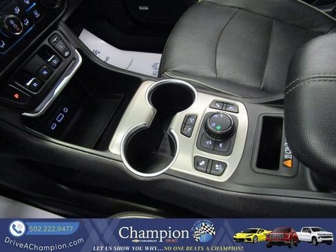 Used 2020 GMC Terrain Denali w/ GMC Pro Grade Package AWD/4WD image 43