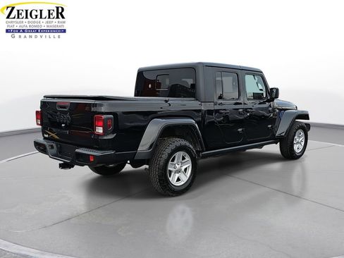 Used 2022 Jeep Gladiator Sport image 5