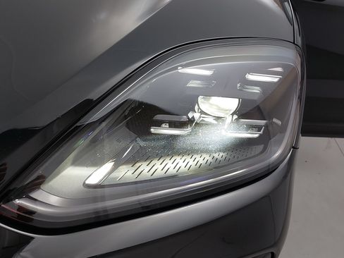 Certified 2024 Porsche Cayenne Coupe AWD/4WD image 34
