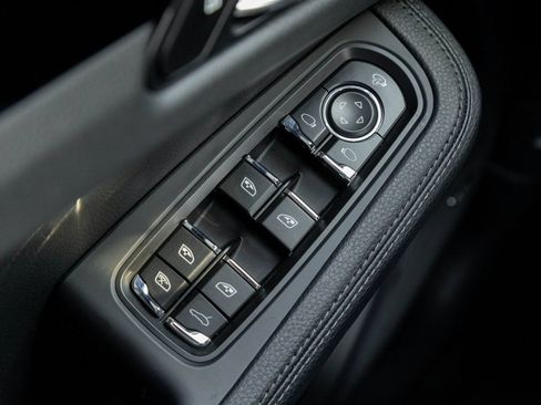 Certified 2026 Porsche Macan AWD/4WD image 19