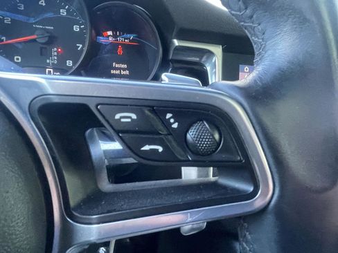 Used 2021 Porsche Macan image 16