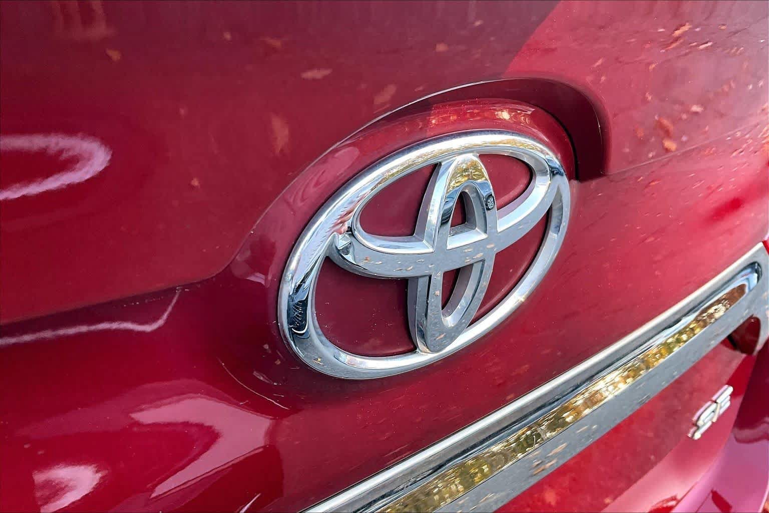 Used 2016 Toyota Camry SE FWD image 29