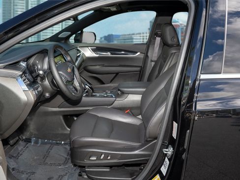 Used 2025 Cadillac XT5 Premium Luxury image 16