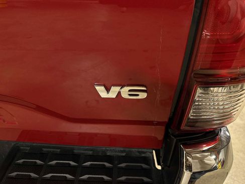 Certified 2020 Toyota Tacoma SR5 image 27