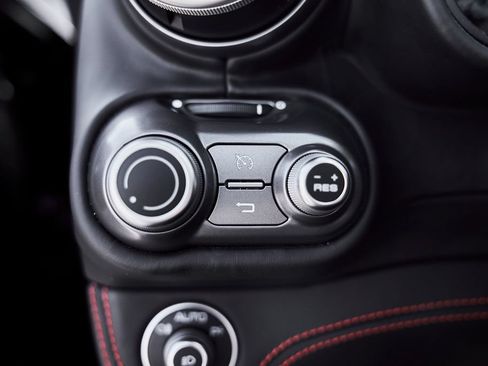 Used 2020 Ferrari Portofino RWD image 52