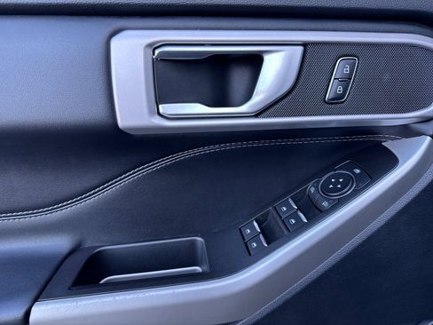 Used 2021 Ford Explorer XLT w/ Equipment Group 202A image 11