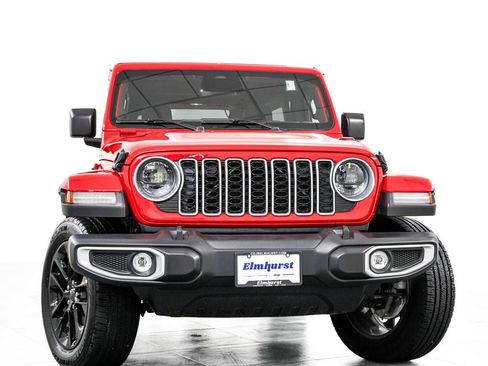 Used 2025 Jeep Wrangler Unlimited Sahara w/ Safety Group AWD/4WD image 3