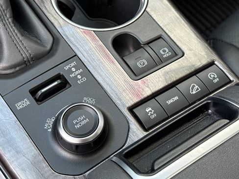 Used 2020 Toyota Highlander Limited AWD/4WD image 19