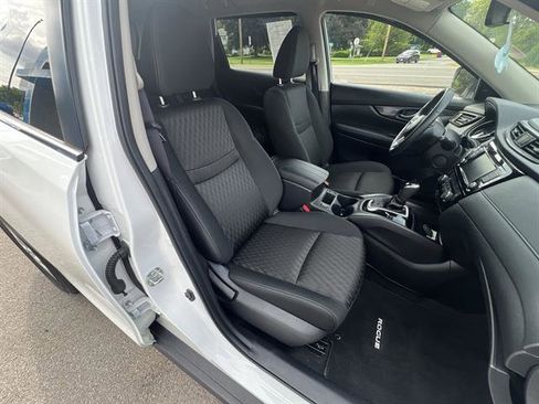 Used 2020 Nissan Rogue SV image 29