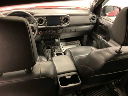 Used 2020 Toyota Tacoma TRD Off-Road w/ TRD Premium Off Road Package AWD/4WD image 4