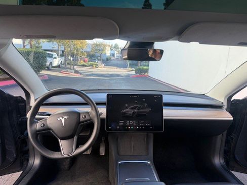 Used 2023 Tesla Model 3 Standard Range image 13