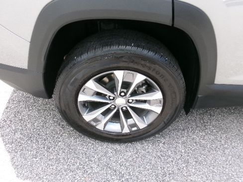Used 2026 Chevrolet Equinox LT FWD image 10