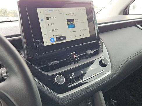 Used 2025 Toyota Corolla Cross LE image 10