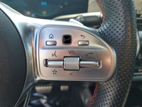 Used 2023 Mercedes-Benz EQB 300 4MATIC image 33